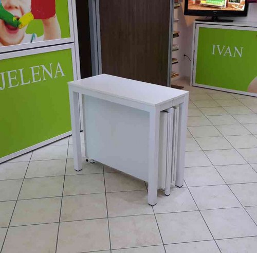 Dodatne ploče mogu stajati u okviru slavskog stola.